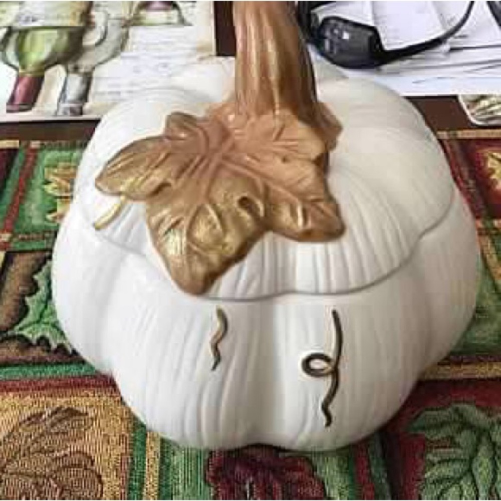 Harry and David ceramic pumpkin
